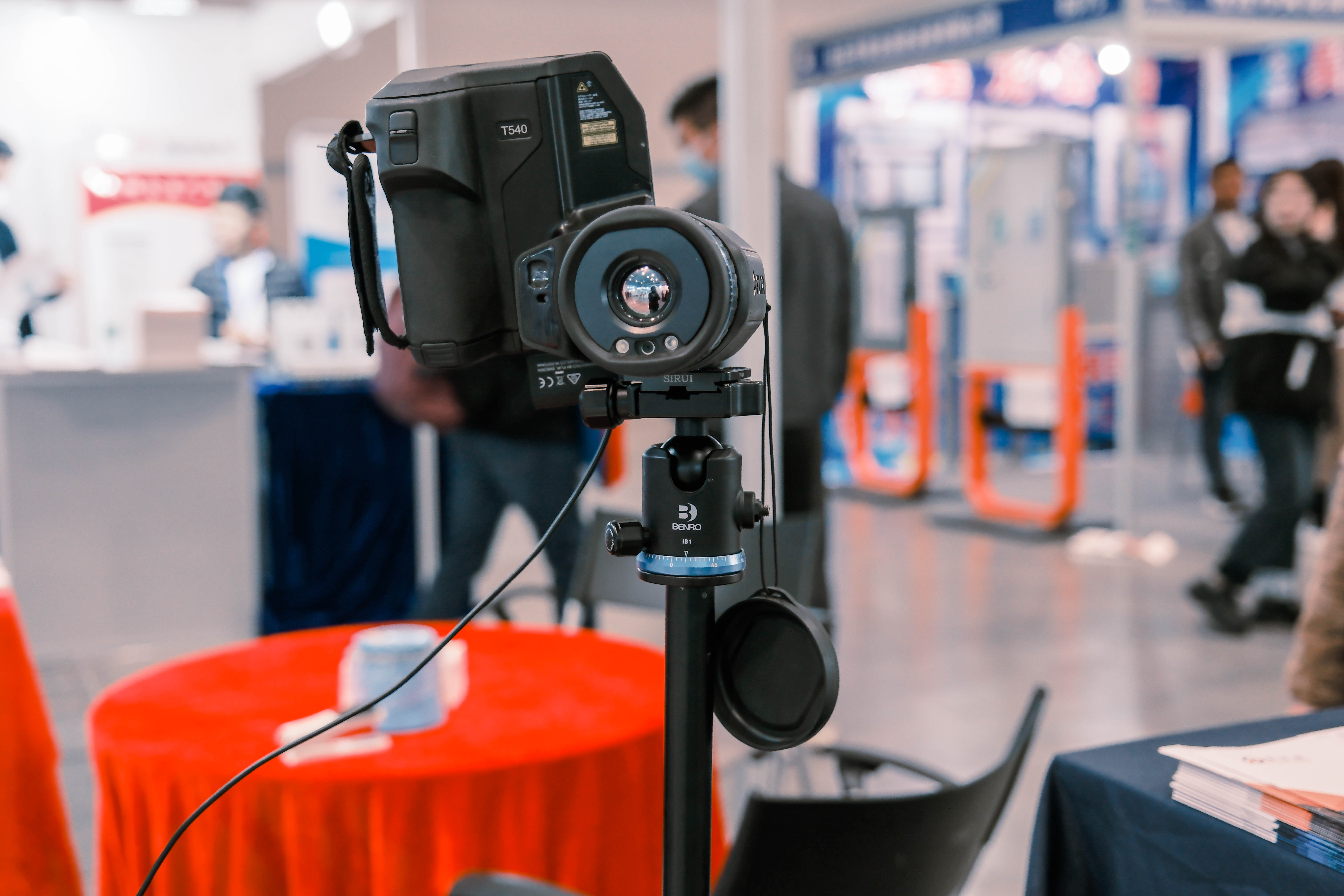 成都英孚德亮相重庆电力设备及技术展，推动电力技术交流与合作(图2)