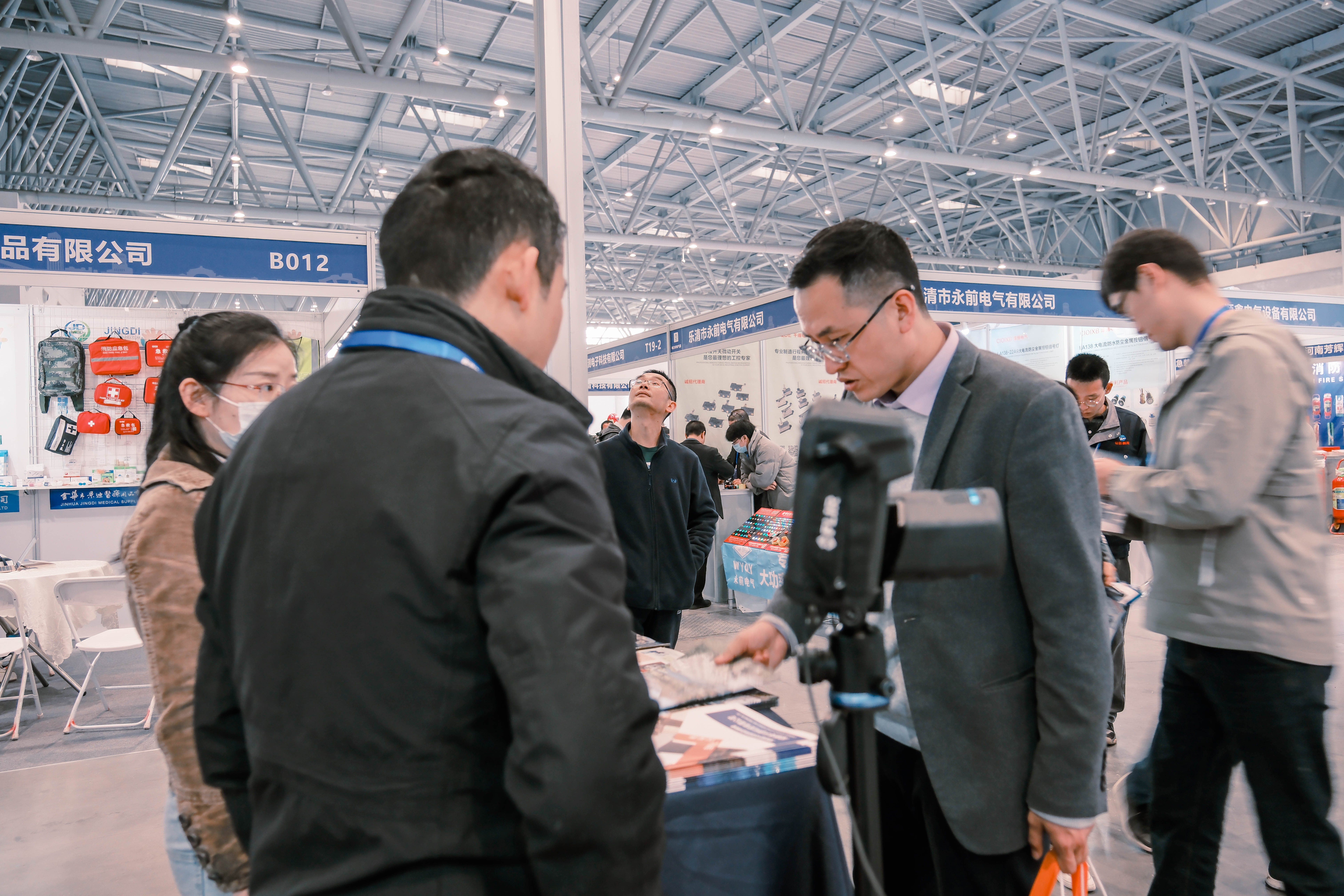 成都英孚德亮相重庆电力设备及技术展，推动电力技术交流与合作(图7)