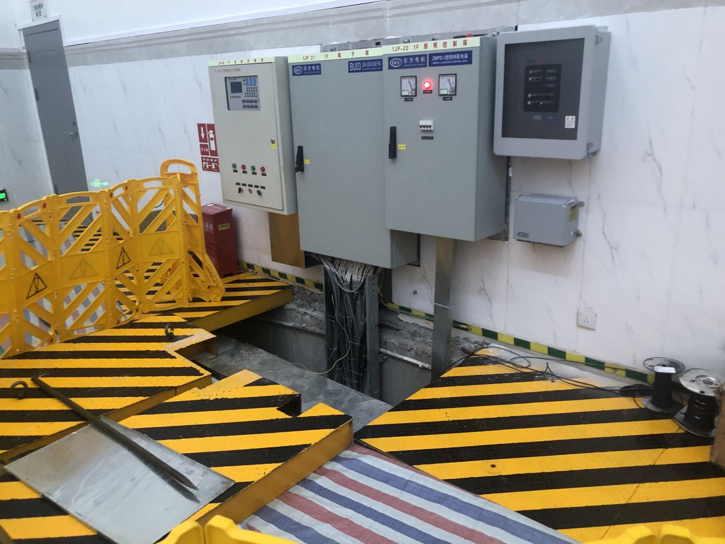 西藏某水电站机组局放在线监测系统(图1)